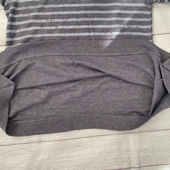 Silverwear Longsleeve angle cut top striped w/distressed pattern sz M - Picture 8 of 13